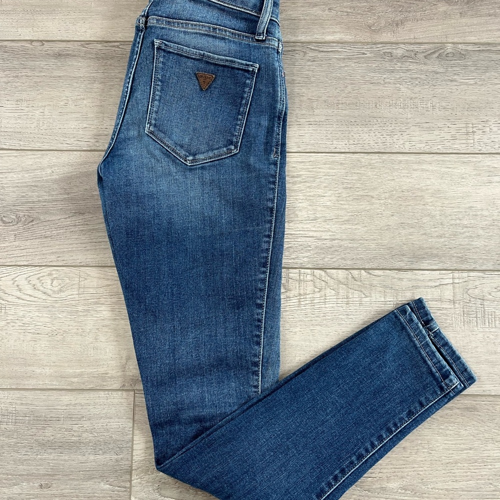 Women’s Guess Blue Denim Skinny Jeans 26